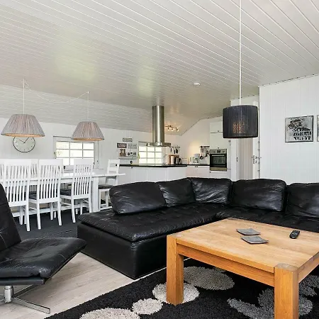 Vakantiehuis Luxurious Holiday In Jutland With Private Whirlpool Blåvand